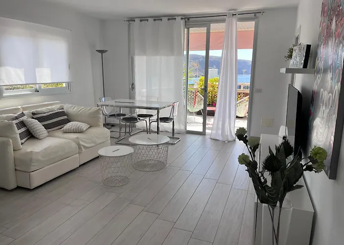 The White Heart House - Attic Sea View