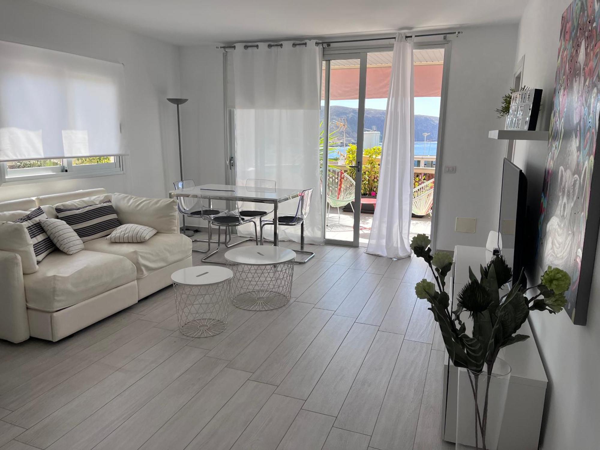 The White Heart House - Attic Sea View Apartamento
